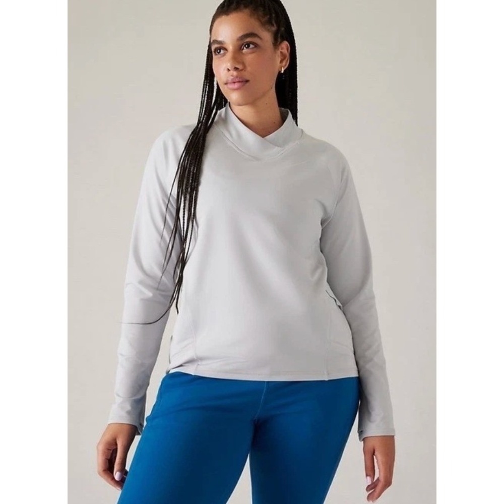 Athleta Whistler Cross Neck Top Gray Long Sleeve Athletic Size M Skiing Winter